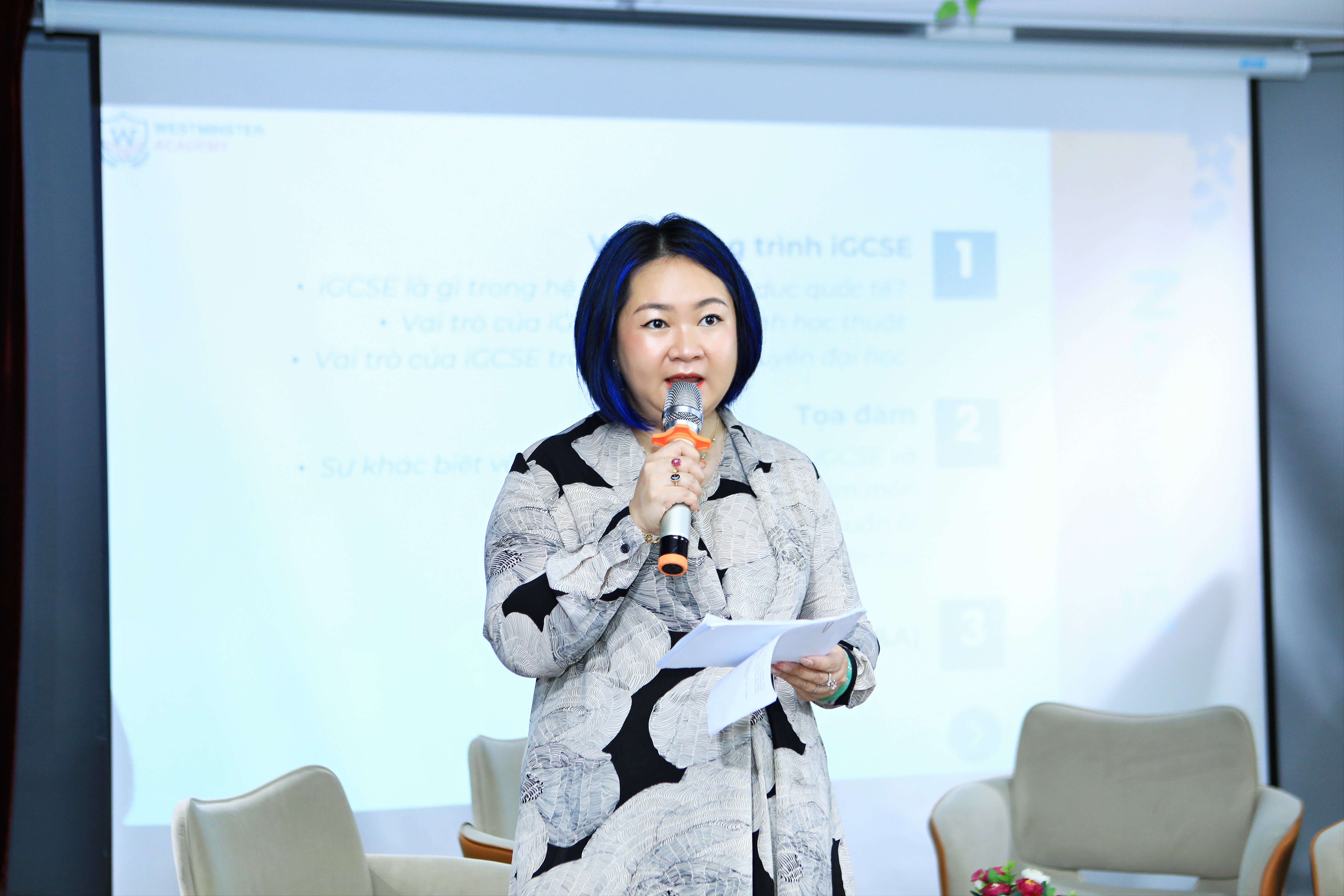 Recap sự kiện Luyện thi iGCSE Hà Nội 2026 tại Westminster Academy. Phân tích lộ trình iGCSE – A Level – IB và chiến lược học tập dài hạn. 1 Diễn giả Hoàng Hà Minh chia sẻ lộ trình Luyện thi iGCSE Hà Nội trước khi học A Level hoặc IB